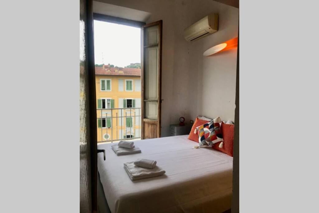 Sunny Top Floor In San Frediano Florenz Exterior foto